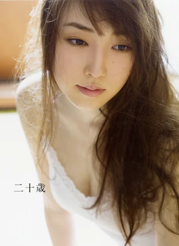 モーニング娘。'17・譜久村聖写真集 「二十歳」 - J.P ROOM公式サイト